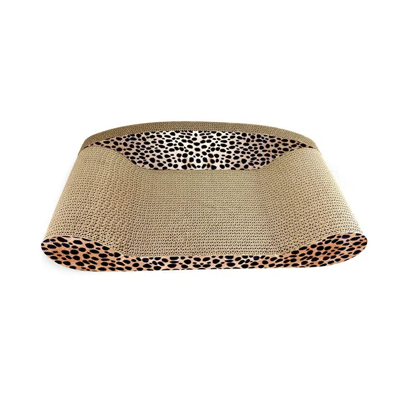 Kényelmes macskakanapé beépített kaparófelülettel – pihenés és karmolás egy helyen, stílusos és praktikus bútordarab minden cica számára.